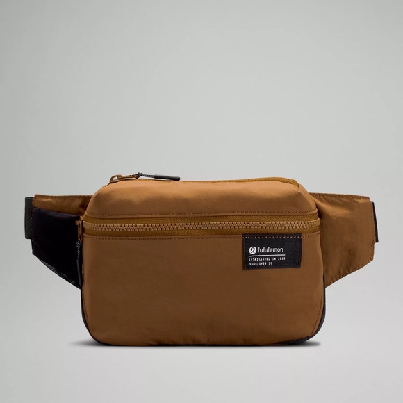 🆕 NWT lululemon clean lines belt bag 2L - burnt caramel/black - Picture 1 of 13